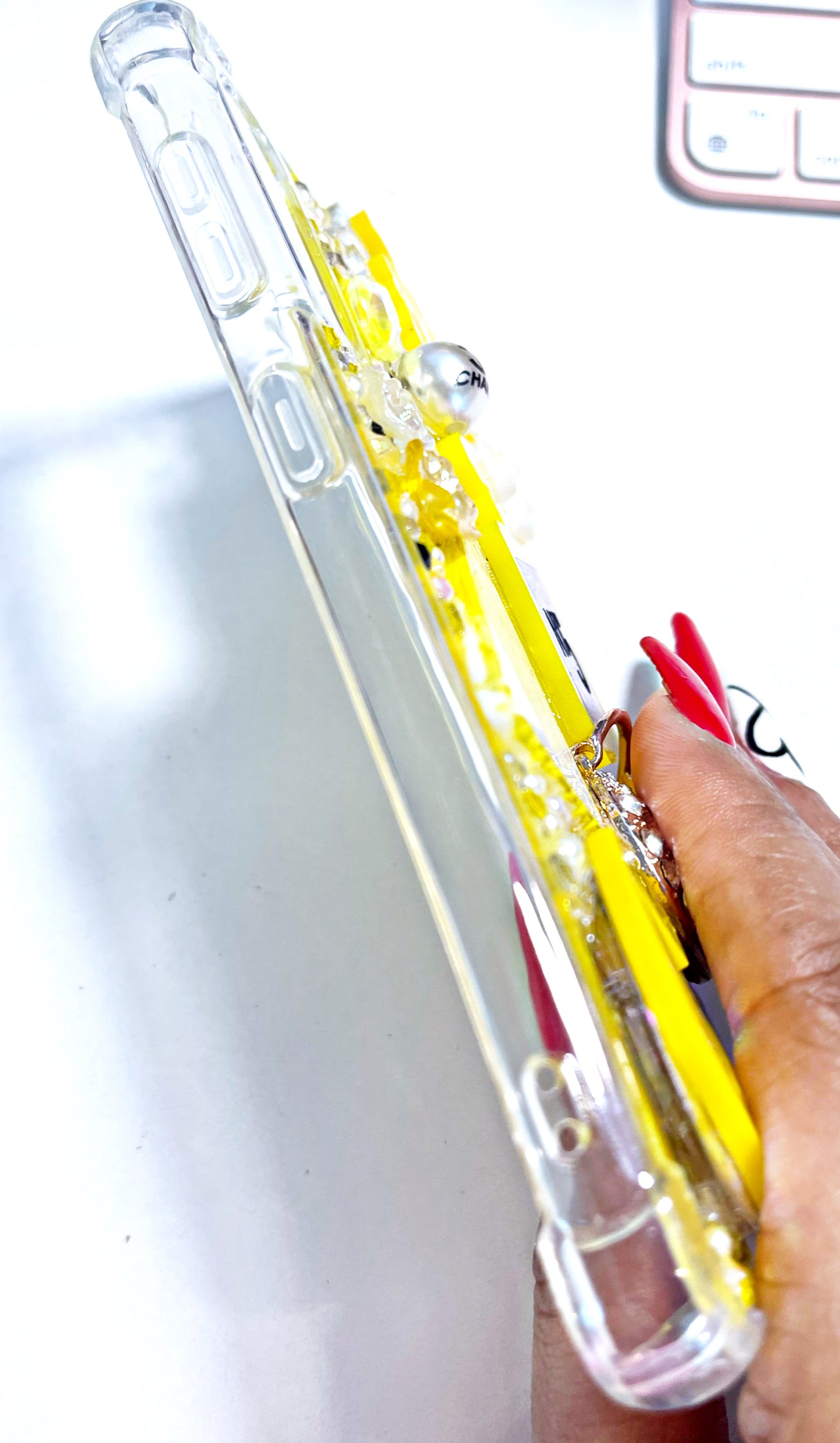 Fashionably black and yellow ready to ship snap on phone case with protective Bumpers for the Samsung galaxy S 21